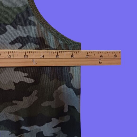 Lucky Brand Camo Print Tank Top Lightweight Size Medium - Picture 8 of 8